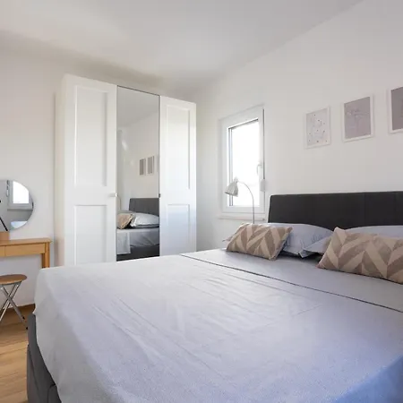 La Petite * 트로기르