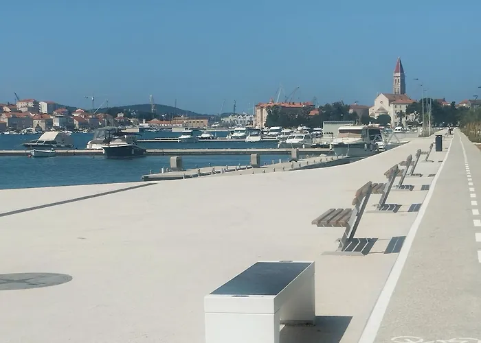 La Petite * 트로기르